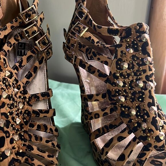 Spiked leopard print wedges by city snappers size 8 1/2 - Picture 7 of 8